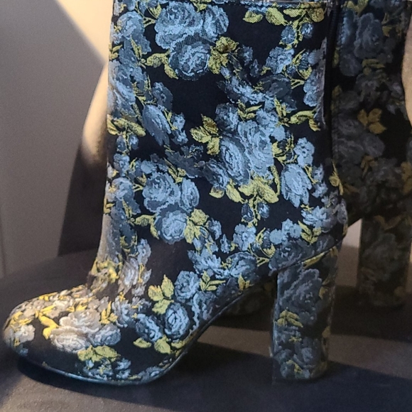 Baroque floral print booties - Picture 2 of 3